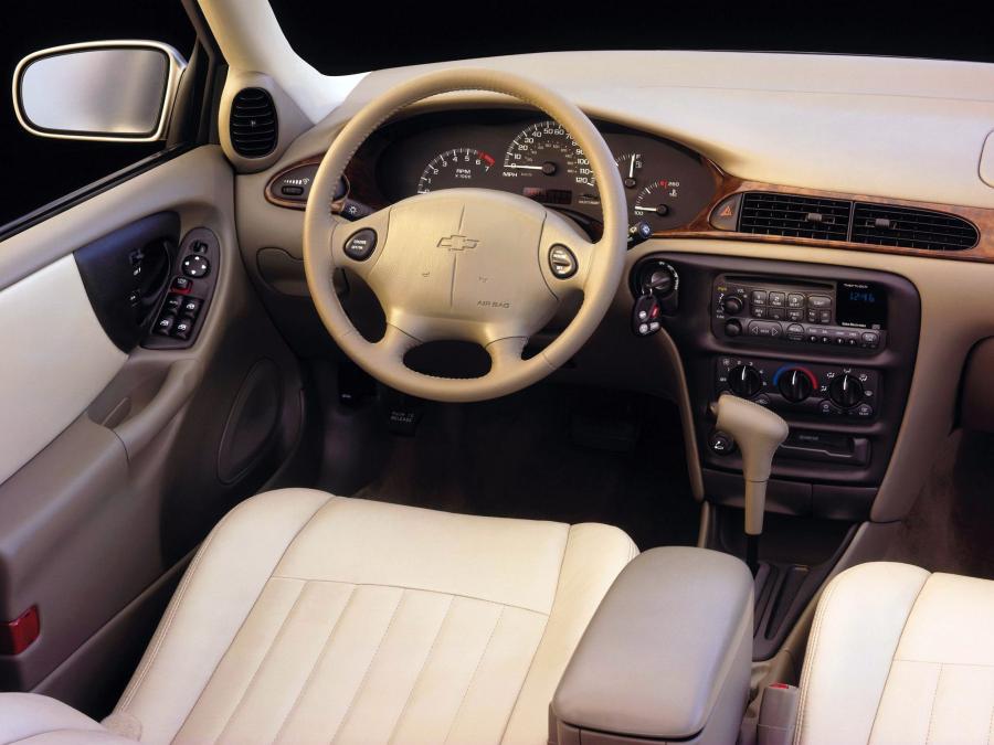  Chevrolet Malibu 2000 года  (фото 4 из 16)
